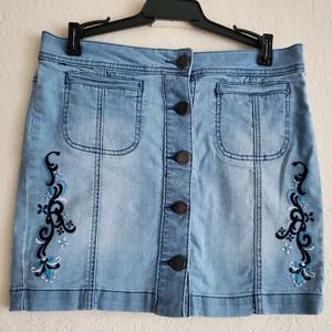 Romeo + Juliet Couture Floral Embroidery Mini Skirt